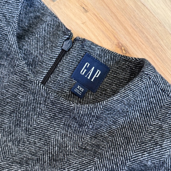 Gap Sheath Dress - Picture 2 of 4